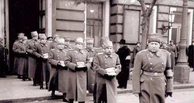 赫鲁晓夫|赫鲁晓夫为何会被政变推翻因为他干了三件事,彻底激怒苏联权贵