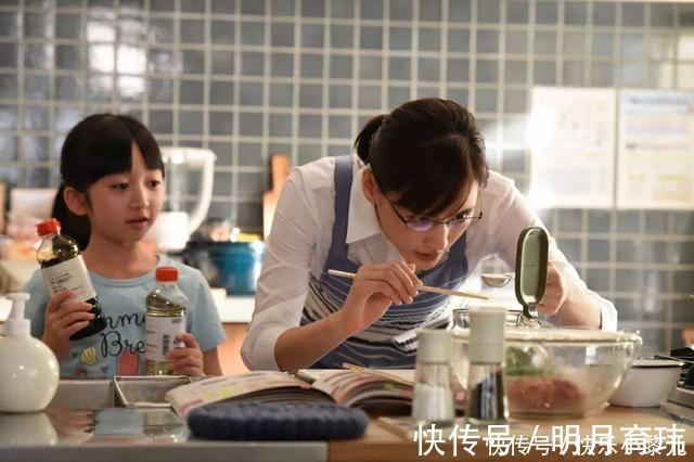 珍惜|10岁男孩“自助式”生活火了,刷碗挣钱吃饭,早起父母就“失踪”