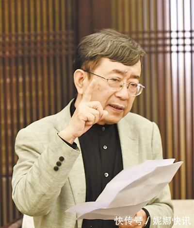 余秋雨@余秋雨书法俊美飘逸,功力深厚,却被喷名人书法,冤