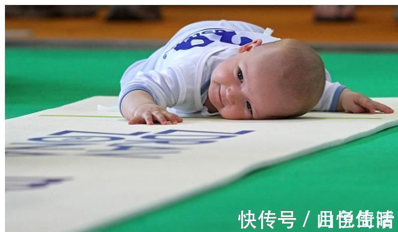 坐便器|急着给宝宝“戒”尿不湿?心急吃不了热豆腐!这个年纪戒才最好