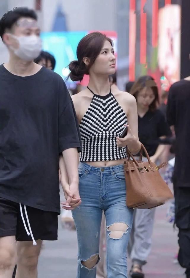 有些另类的“破洞裤”，时髦青春又减龄，重新焕发了新春！