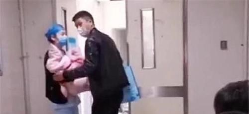 双胞胎|“恭喜生了双胞胎”宝爸听了护士的话撒腿就跑,网友是我也得跑