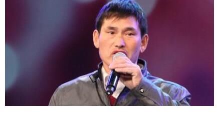 《星光大道》走出的农民歌手现状,他被网传去世,而她嫁给经纪人