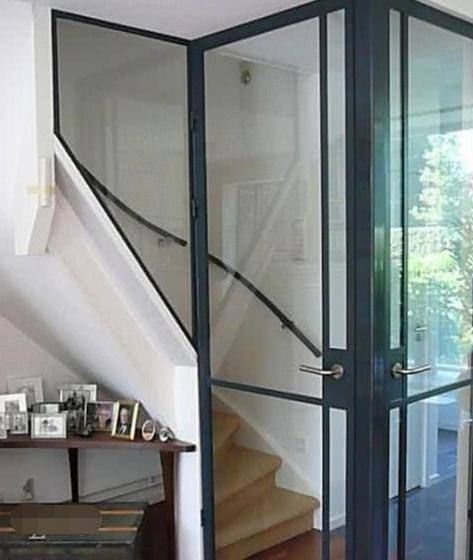 通透感|老师傅把玻璃门装到楼梯,业主一看很不高兴!入住后发现好处太多