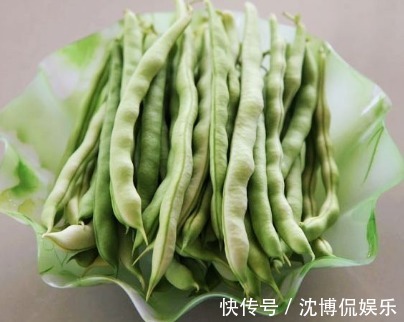 青菜|炒青菜时, 别傻傻直接下锅炒, 多加这1步, 颜色翠绿不发黄
