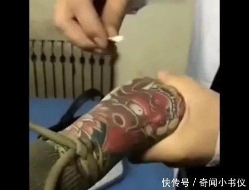 袖子|男子去医院打针, 当他袖子一撩开, 护士满脸通红都快急哭了!