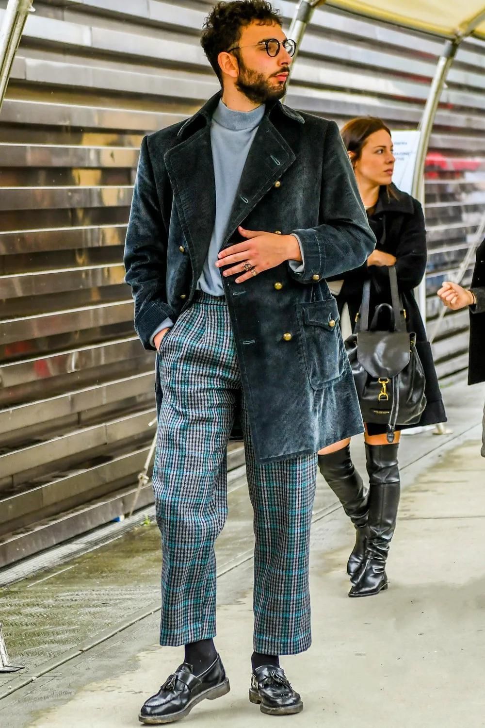 敢在这个冬天里横行无忌的男人，衣柜里都不缺这3条裤子