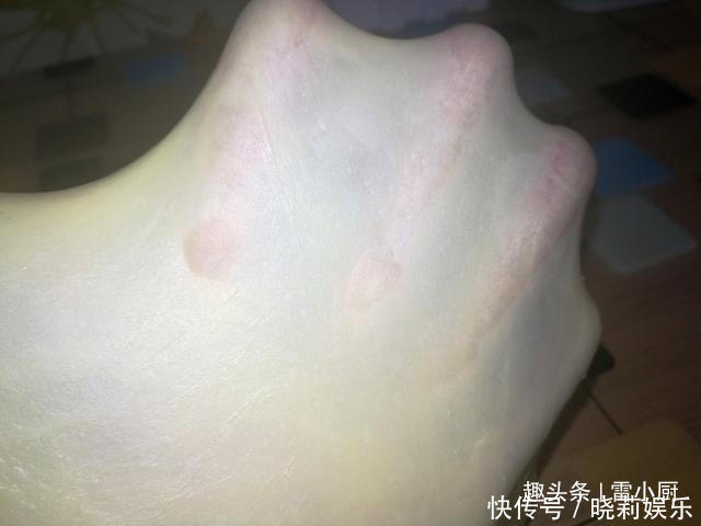 现在无需去面包店,在家轻松7步做出最好吃的葱油火腿包!