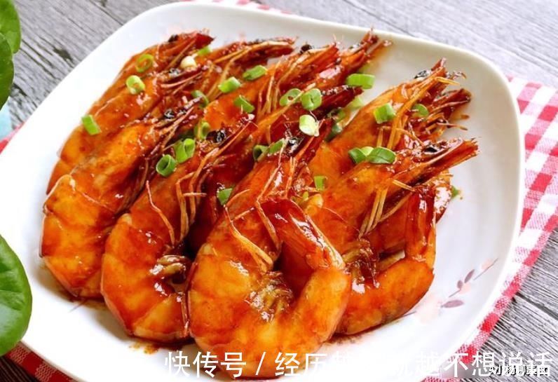 油焖大虾这样做更入味，1斤虾一个人都不够吃，虾鲜嫩无腥味！