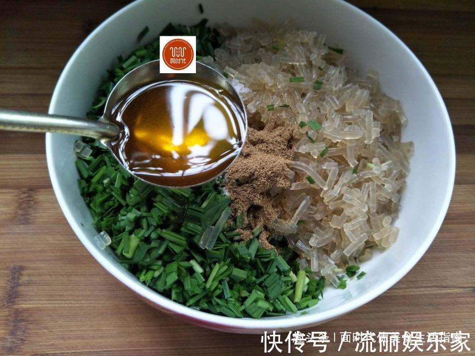 外酥|做韭菜盒子,教你一招,外酥内鲜,好吃不腻,简单又美味!