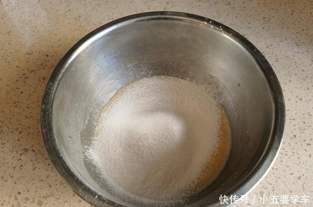 戚风蛋糕|做了不下100次的蛋糕，配方实用靠谱，甜而不腻比买的好吃！