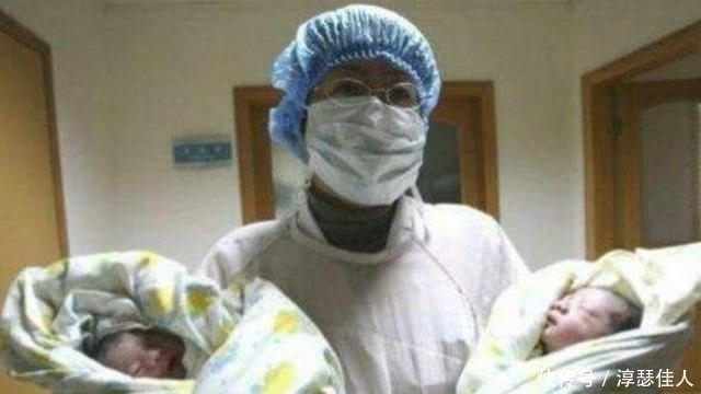 孩子|孕妇生龙凤胎,孩子半个月不睁眼,家人以为生病,医生却连连道喜