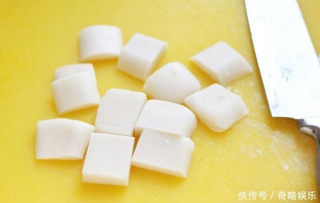 年糕此做法值得试试,外层酥脆,内层香糯,吃一块就忍不住