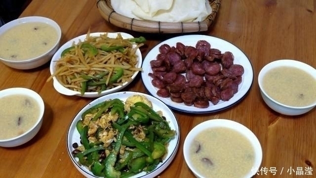 晚餐|一家四口的晚餐只用炒三个菜，有荤有素简单易做，在家吃饭就是香