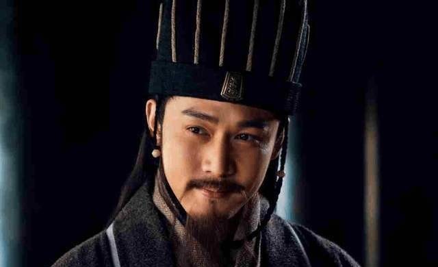 司马懿|诸葛亮空城计!司马懿看到后为何直接撤兵?只因这两人露出了破绽