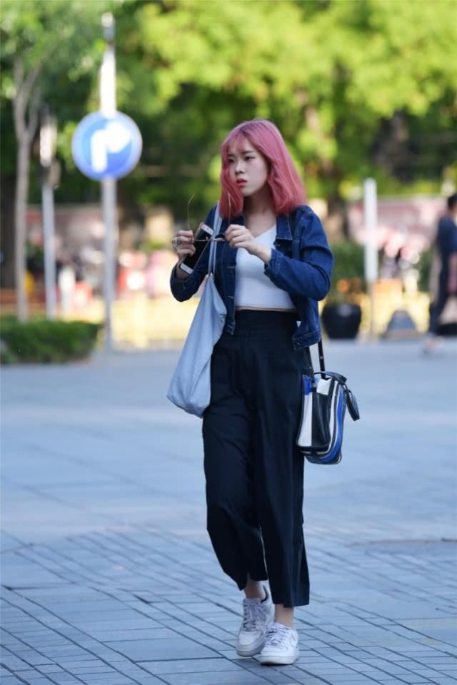 休闲装穿着轻松自如还很有范，让你的美在不经意间显现出来