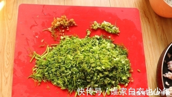 煎包|吃煎包一定要吃这个馅的,一年365天吃都不够,皮薄馅大,过瘾