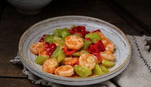 虾仁|女性爱美要会吃,多吃三种食物,能抗衰老,淡化色斑和皱纹