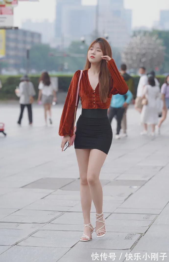 V领衫 包臀裙搭配V领衫,散发高雅的女人味