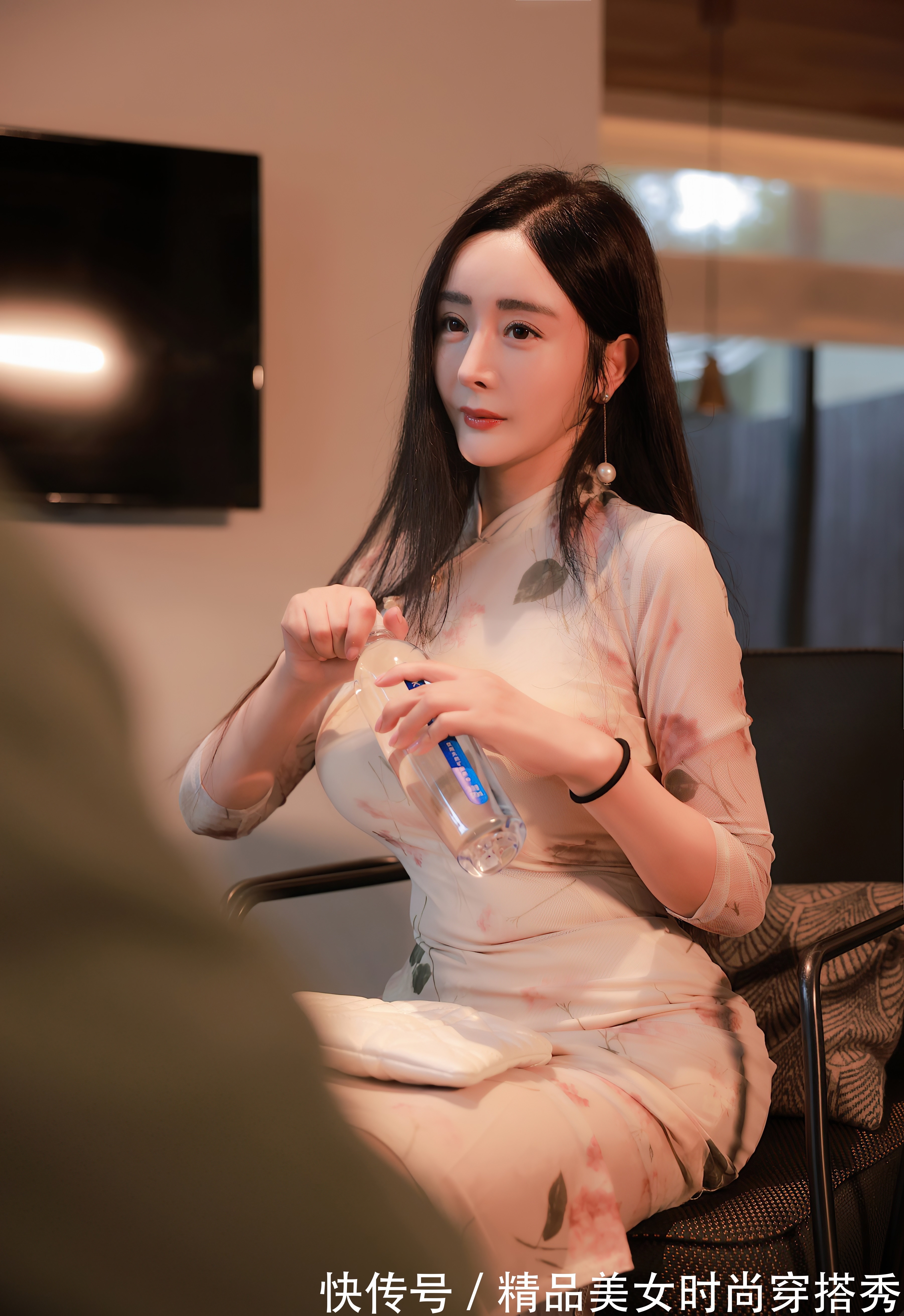 知性 集聚复古与时尚的连衣裙,知性优雅,搭配一双高跟鞋,温柔有气质