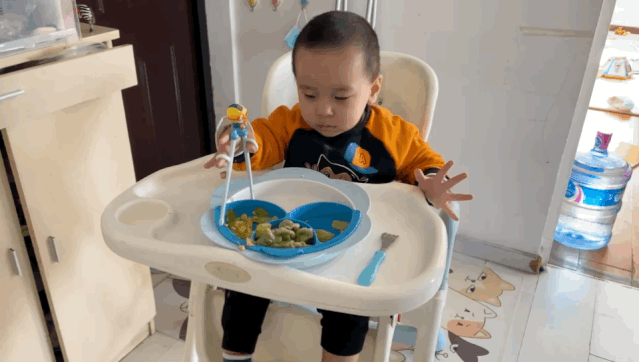 宝爸宝妈|宝宝自主进食后,这些餐具不要买