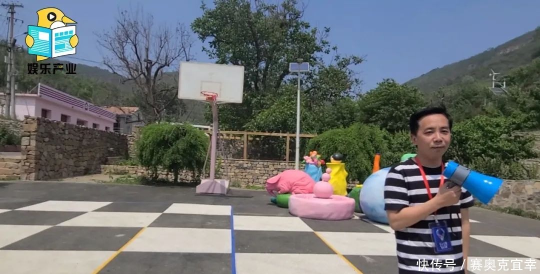 谢涤葵 《五十公里桃花坞》:处充斥着「尴尬」,但又是新鲜的