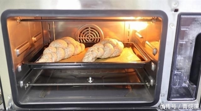 蔬菜|我家早餐爱吃这面包,暄软有嚼劲,煎蛋蔬菜随意放,老人孩子也爱