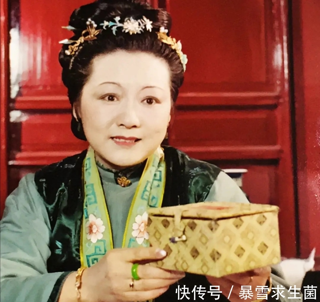 薛宝钗&别人不挑剩下的也不给我,别被黛玉带歪了,作者是要掰冷香丸的谎