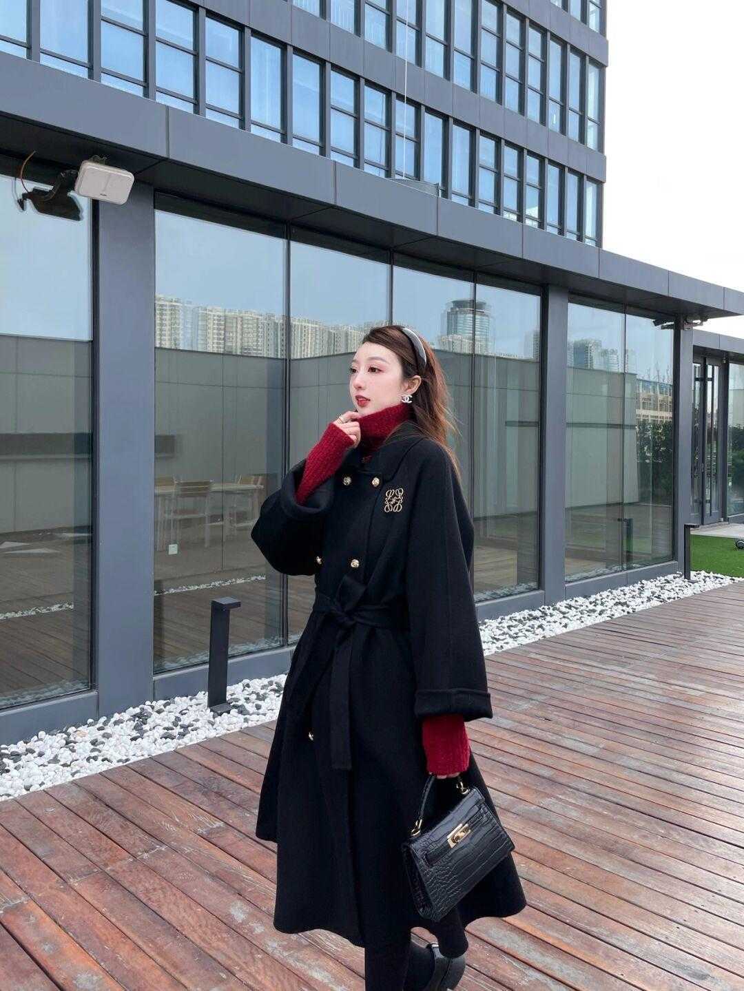 风格 天冷了,穿一件黑色大衣百搭不挑人,还能提升气质又温暖显瘦