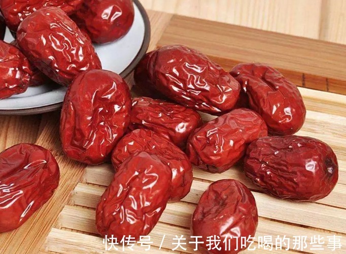 吃好|红枣生吃好还是熟吃好？牢记“3蒸3晾”，补气养血，1天3颗精神好