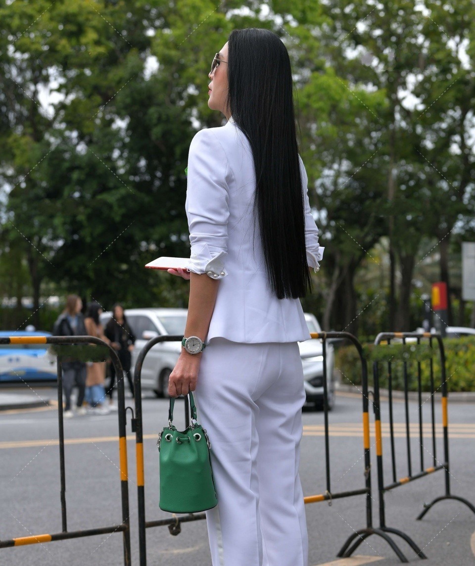 打底裤 打底裤的透气性比较好,手感比较柔软,贴着肌肤的时候比较舒适