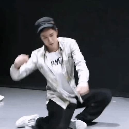 这就是街舞|王一博《街舞》预告，奶膘一嘬，眉头一皱发现事情并不简单