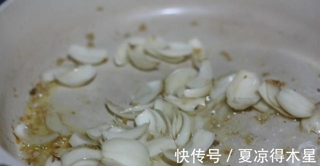 宁心安神|西芹百合炒虾仁,清脆爽口又有营养,快来品尝它的美味吧!
