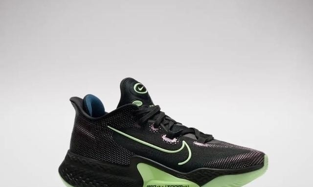 boost 库里8与跑鞋共底的设计,究竟是创新还是失误?