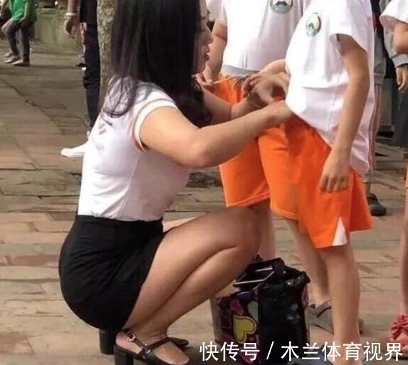 孩子|妈妈穿“短裙”去参加家长会,孩子却黑脸了:妈妈,下次别这么穿