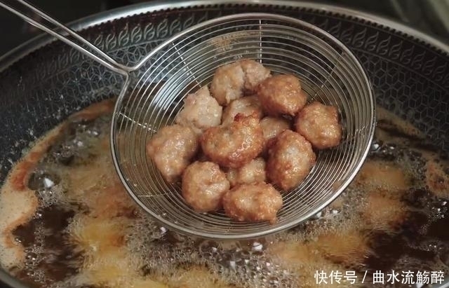 酥脆|炸肉丸有人放面粉,有人放淀粉,这才是正确做法,外酥里嫩超级香