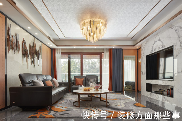 壁龛|200平现代风四居室,三层叠级的方式背景墙+内置壁龛很别致