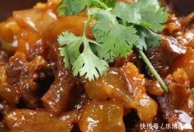 儿子喜欢吃的菜,汤浓味美,软烂入味,一盘上桌没一会就扫光