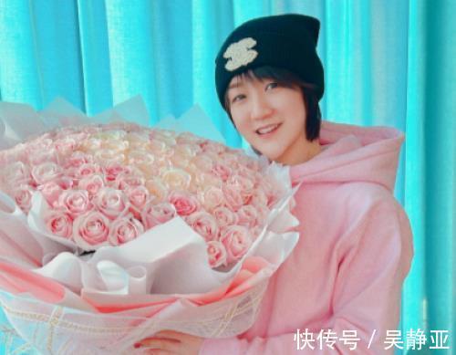 福原爱|乒乓明星送祝福!许昕侯英超带着一对儿女出镜,奥恰爱酱中文祝福