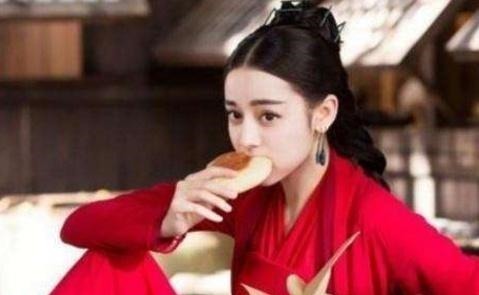 韩明月#重生文他雨中跪着求原谅,她道“跪着吧,我腹中孩儿,怕雨浇”