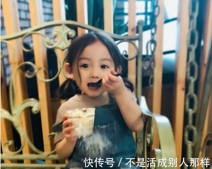 孩子|孩子是爷爷奶奶带的,还是父母自己带的,看一眼就知道了