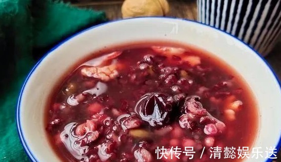 坚持喝了3个月这粥，白发少了，气色好了，闺蜜效仿也做给妈妈喝