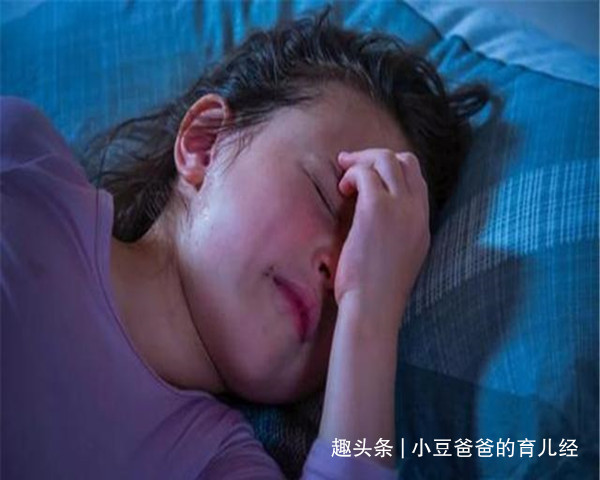 钙片|孩子一睡觉就出汗，是身体虚弱还是缺钙父母记住3个“关键词”