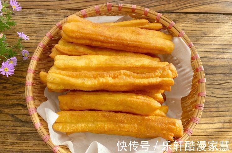 发面|原来炸油条很简单,想吃就做,个个空心蓬松,金黄酥脆,教您方法