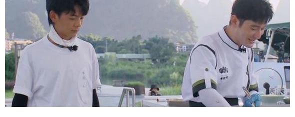 李雪三|最新一期《中餐廳》迎來(lái)了趙麗穎和張碧晨，兩人罕見(jiàn)同框