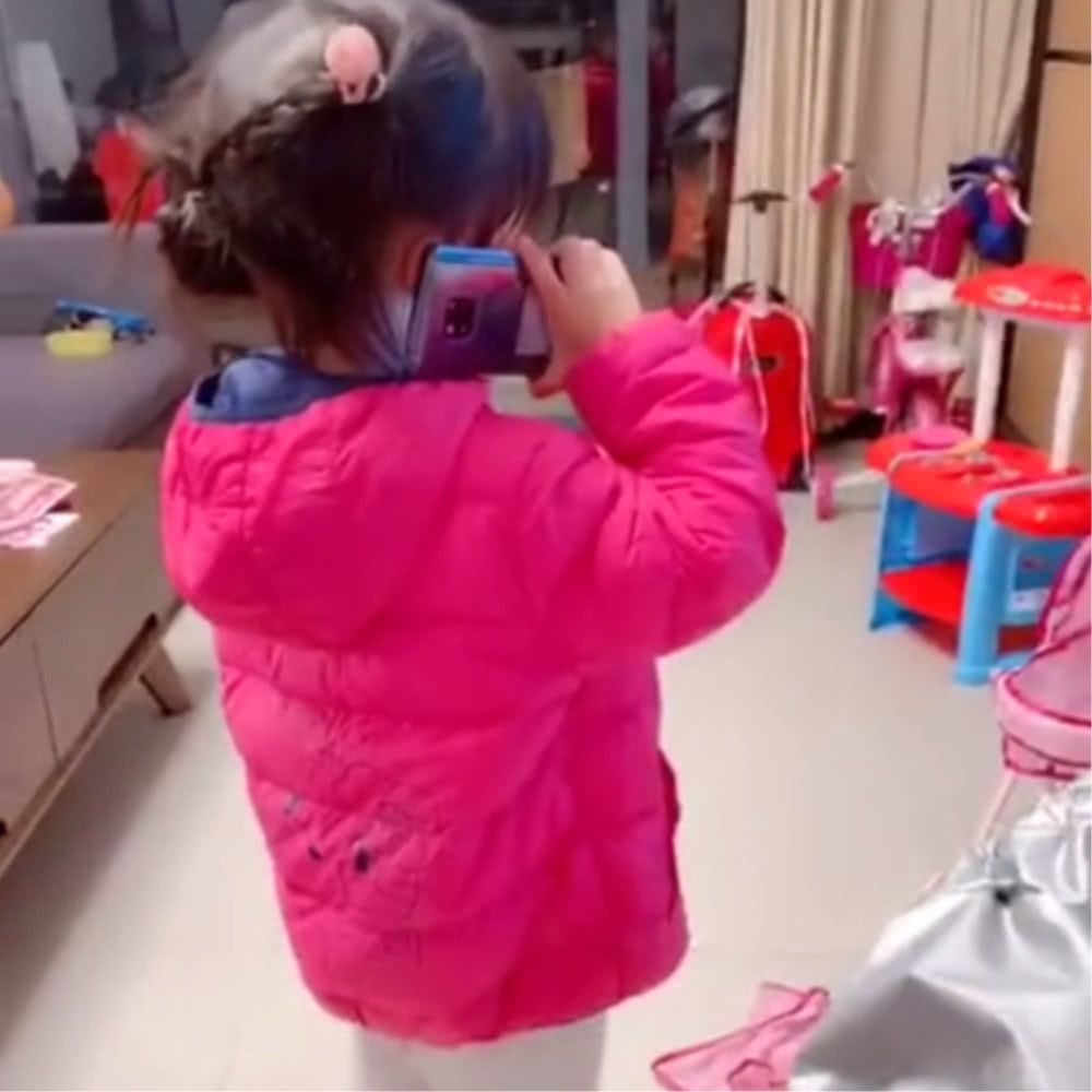 妈妈|“小情人”给喝酒的爸爸打电话,爸爸听完回家,还是女儿厉害