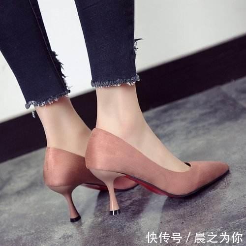 高跟鞋 -细跟鞋是高跟鞋中的精髓,用简单的设计美出一片天!