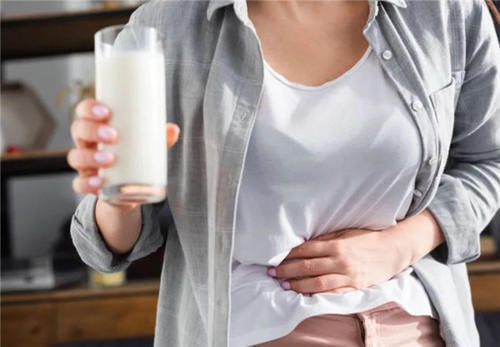 全脂牛奶|脱脂牛奶真的比较好？小心脱脂奶更容易让你发胖，全脂奶更健康