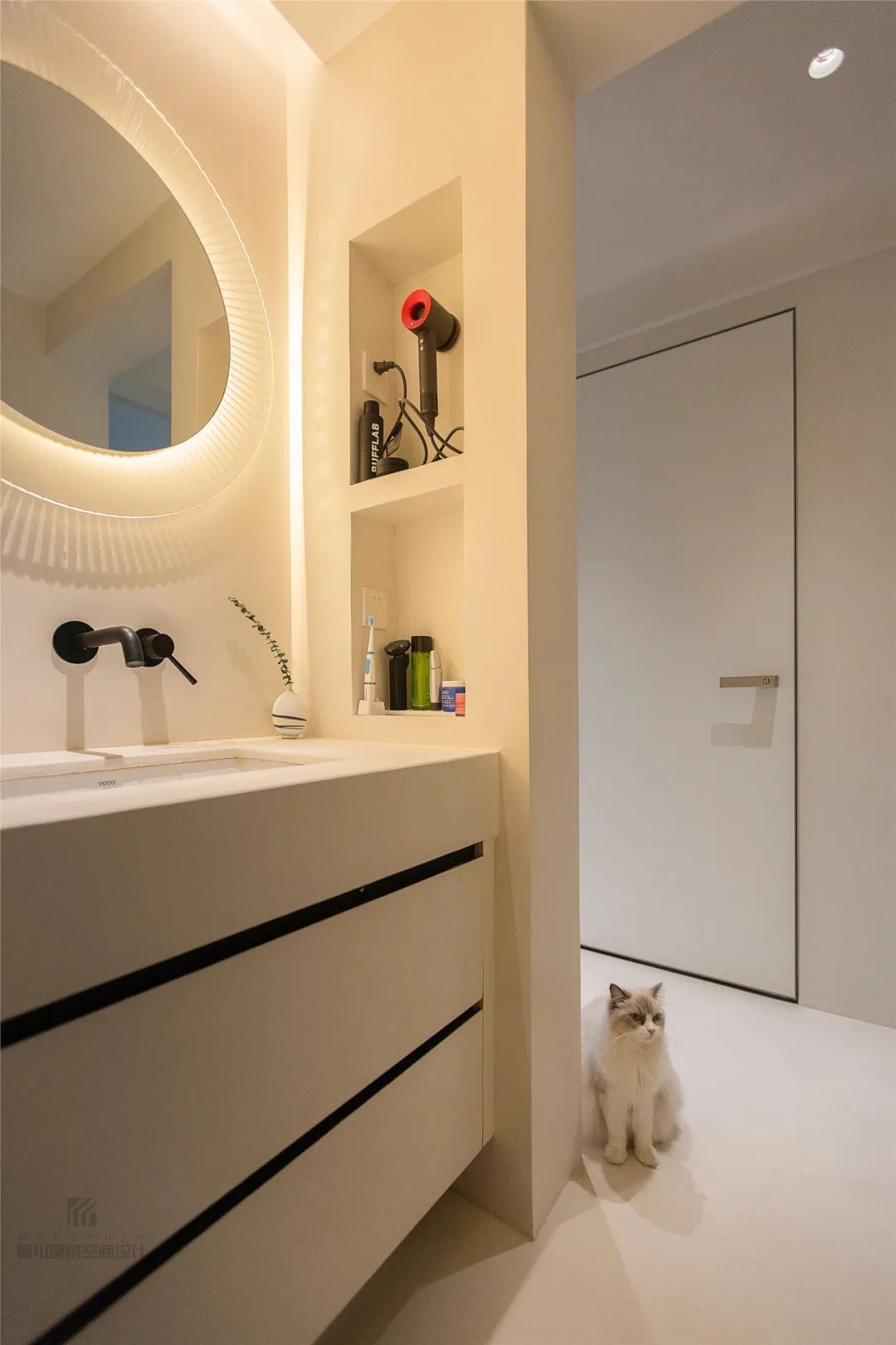 布置|90㎡现代侘寂风，极简的空间，优雅的线条，舒适的软装