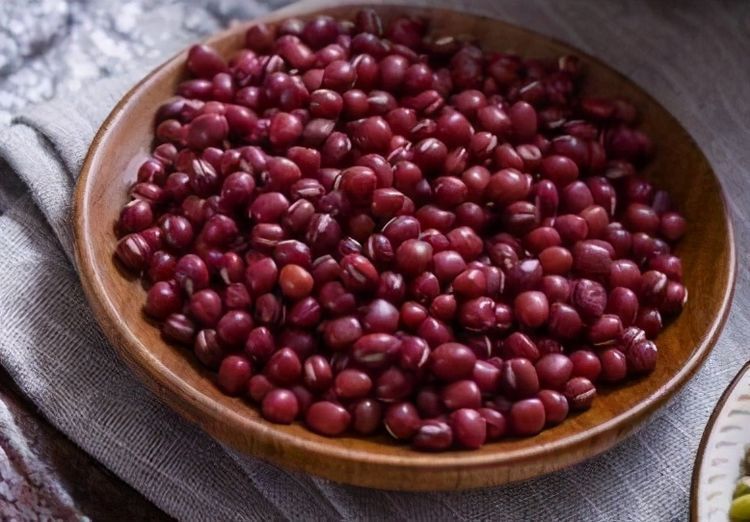 美白|女性不想被叫黄脸婆,可多吃3种食物,嫩肤美白,改善气色效果好